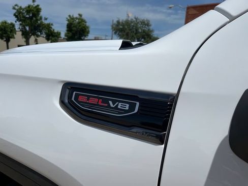 Used 2024 GMC Sierra 1500 AT4 w/ Technology Package AWD/4WD image 10