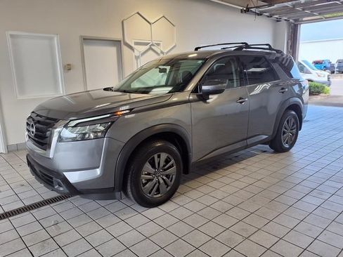 Used 2023 Nissan Pathfinder SV FWD image 4