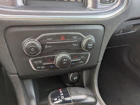 Used 2018 Dodge Charger SXT image 15
