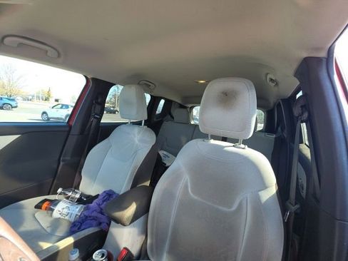 Used 2017 Jeep Renegade Latitude w/ Cold Weather Group image 13