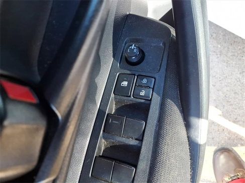 Used 2022 Toyota Corolla LE image 19