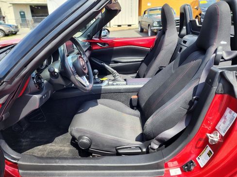 Used 2016 MAZDA MX-5 Miata Club RWD image 15