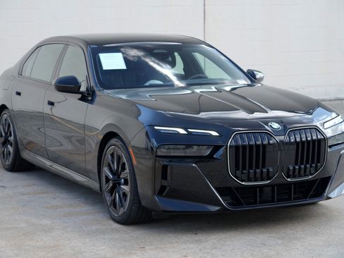 Used 2025 BMW 740i w/ Premium Package RWD image 65