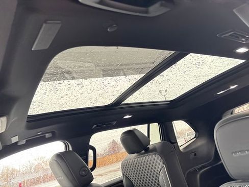 Used 2024 GMC Acadia Denali image 24