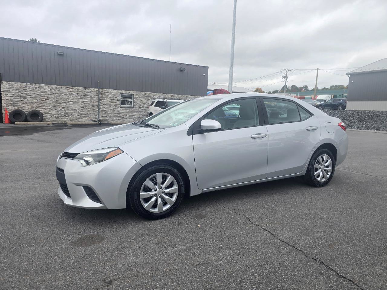 Used 2014 Toyota Corolla LE FWD image 3