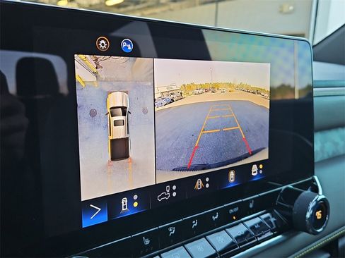 Used 2024 Chevrolet Colorado ZR2 w/ Technology Package image 22