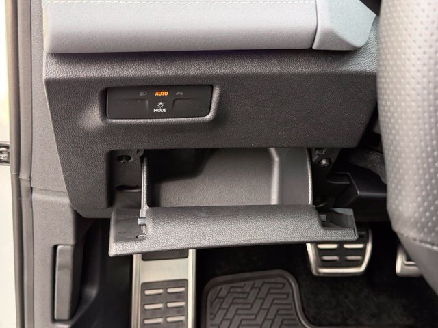 Certified 2026 Volkswagen Tiguan SE R-Line AWD/4WD image 22