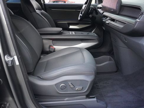 Used 2024 Kia EV9 Light Long Range RWD image 29
