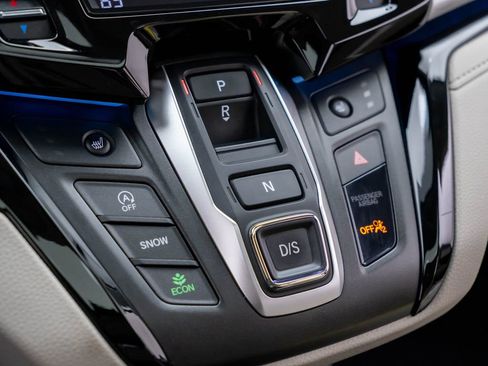 Certified 2025 Honda Odyssey Touring image 27