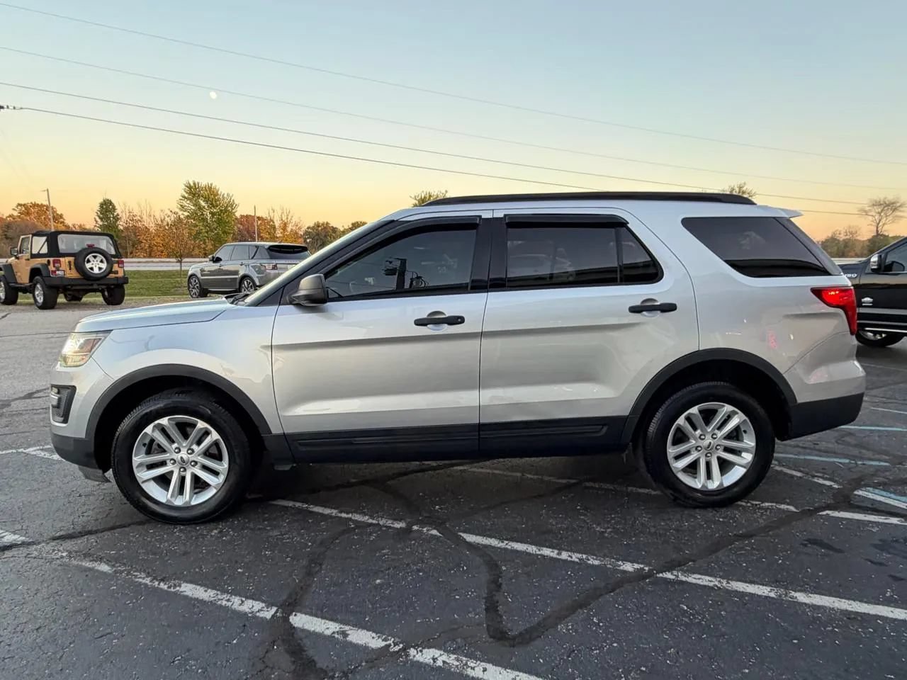 Used 2016 Ford Explorer 4WD image 2