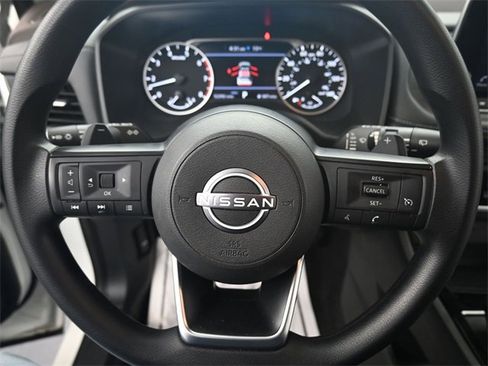 Used 2023 Nissan Rogue S image 16