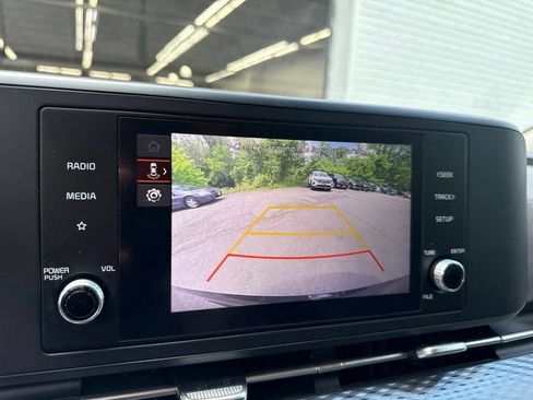 Used 2024 Kia Carnival LX FWD image 32
