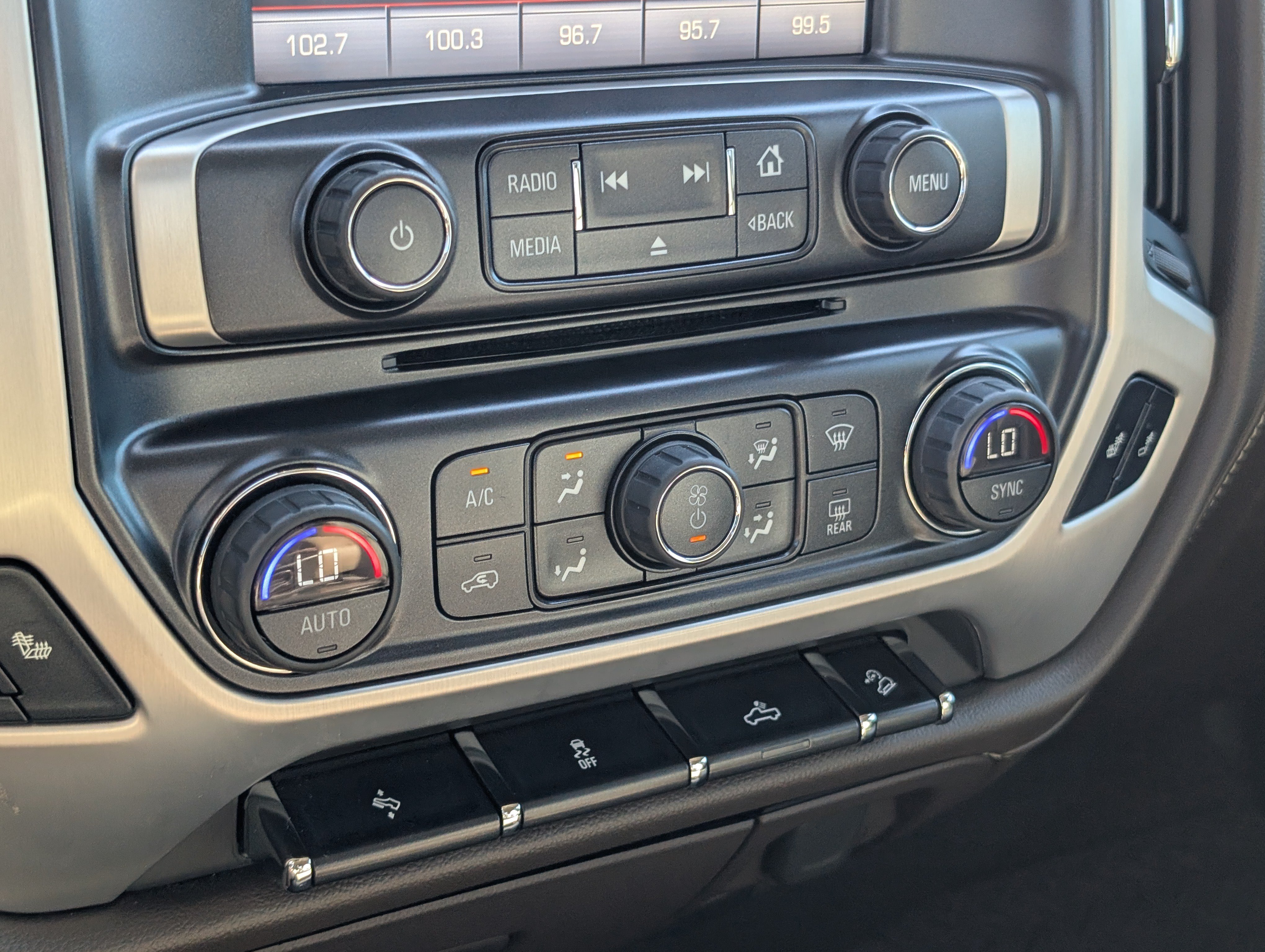 Used 2016 GMC Sierra 1500 SLT w/ SLT Premium Package AWD/4WD image 18