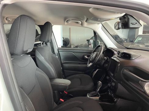 Used 2023 Jeep Renegade Latitude w/ Premium Group image 28