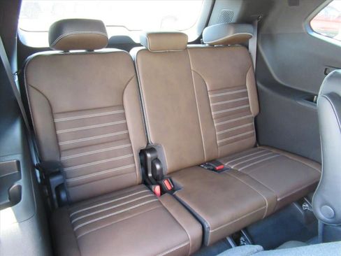 Used 2026 GMC Acadia Denali Ultimate w/ LPO, Floor Liner Package FWD image 33