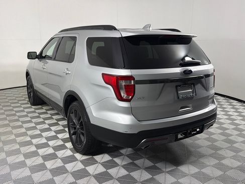 Used 2017 Ford Explorer XLT w/ Equipment Group 202A AWD/4WD image 7