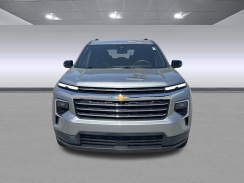 Used 2024 Chevrolet Traverse LT w/ Trailering Package FWD image 8
