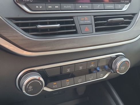 Used 2025 Nissan Altima 2.5 SV image 13