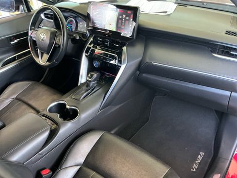 Used 2021 Toyota Venza Limited AWD/4WD image 20