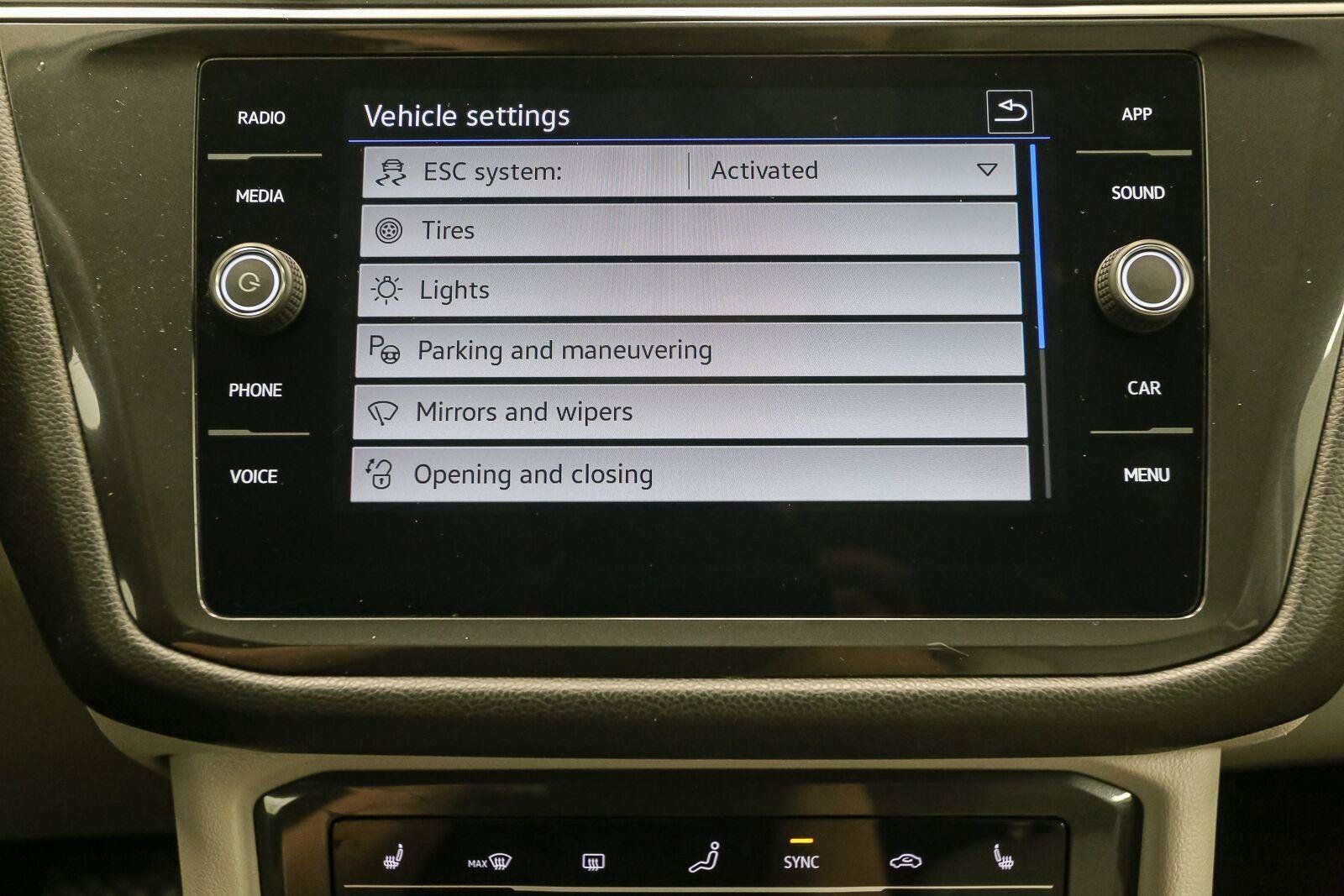 Certified 2023 Volkswagen Tiguan SE w/ Panoramic Sunroof Package FWD image 36