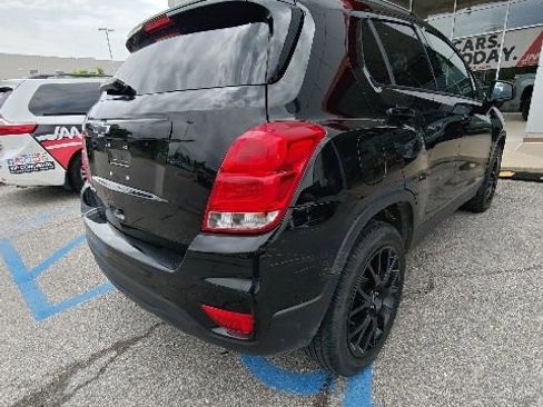 Used 2022 Chevrolet Trax LT w/ Midnight Edition AWD/4WD image 14