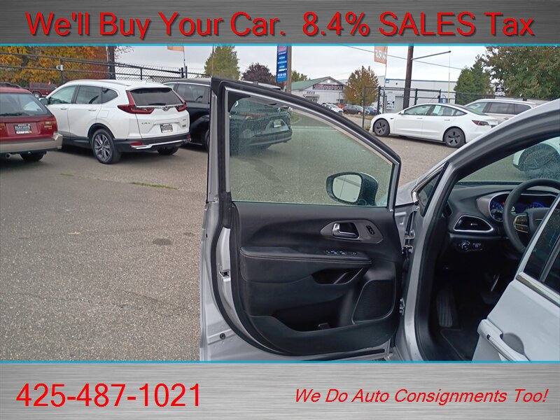 Used 2026 Chrysler Pacifica Select FWD image 9