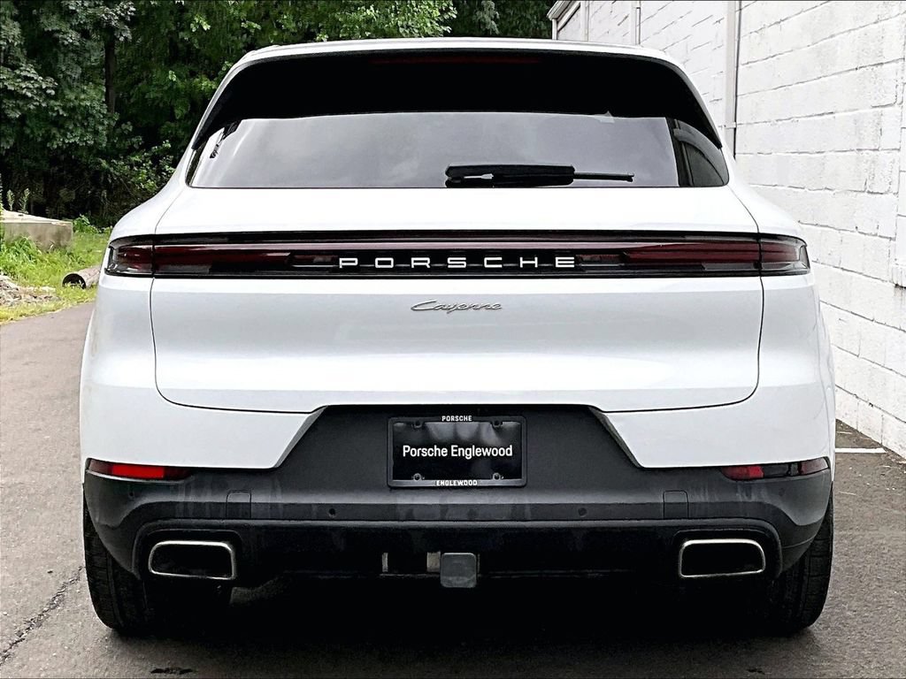Certified 2024 Porsche Cayenne AWD/4WD image 9