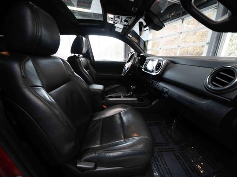 Used 2019 Toyota Tacoma TRD Off-Road image 26