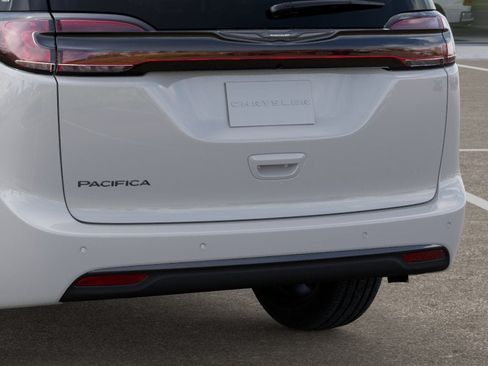 New 2026 Chrysler Pacifica Select FWD image 12