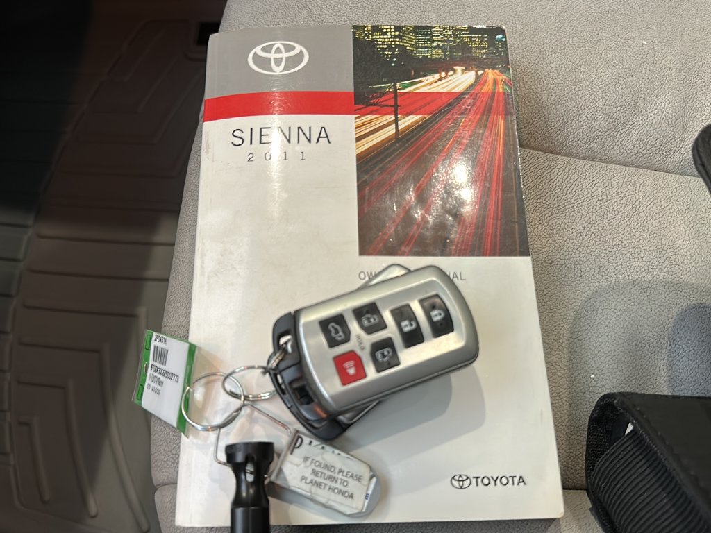 Used 2011 Toyota Sienna Limited AWD/4WD image 35