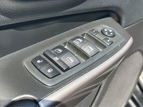 Used 2020 Jeep Cherokee Latitude FWD image 34