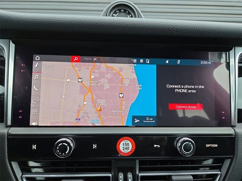 Used 2025 Porsche Macan image 11