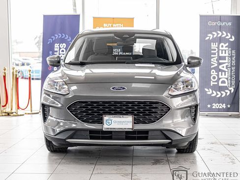 Used 2021 Ford Escape SE w/ Cold Weather Package FWD image 2