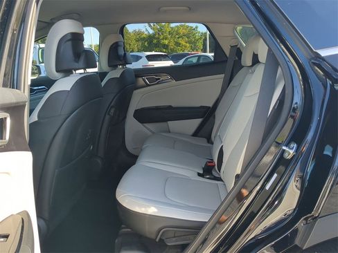 Used 2025 Kia Sportage EX image 15