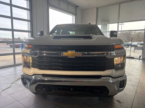 Used 2025 Chevrolet Silverado 2500 LT w/ Convenience Package image 2