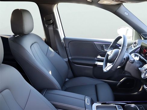 Certified 2025 Mercedes-Benz GLB 250 4MATIC image 10