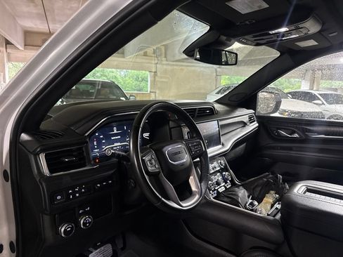 Used 2024 GMC Yukon Denali RWD image 12