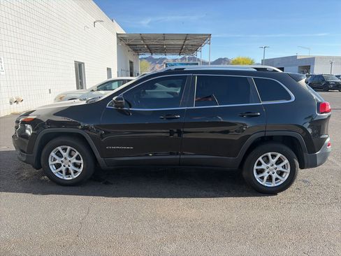 Used 2015 Jeep Cherokee Latitude w/ Cold Weather Group AWD/4WD image 2