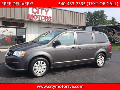 Used 2019 Dodge Grand Caravan SE w/ UConnect Hands-Free Group
