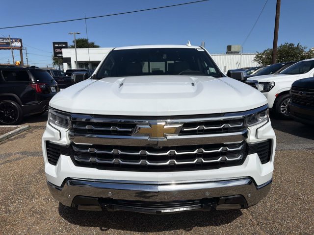 Used 2023 Chevrolet Silverado 1500 LTZ w/ LTZ Convenience Package II AWD/4WD image 2