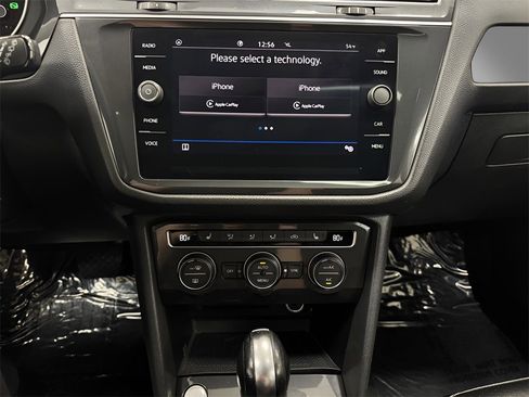 Used 2021 Volkswagen Tiguan SE w/ Panoramic Sunroof Package image 18