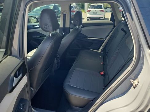 Used 2023 Volkswagen Taos SE w/ Panoramic Sunroof Package FWD image 10
