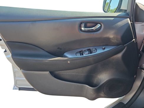 Used 2025 Nissan Leaf S FWD image 25