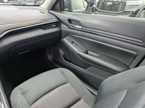 Used 2024 Nissan Altima 2.5 SV FWD image 16