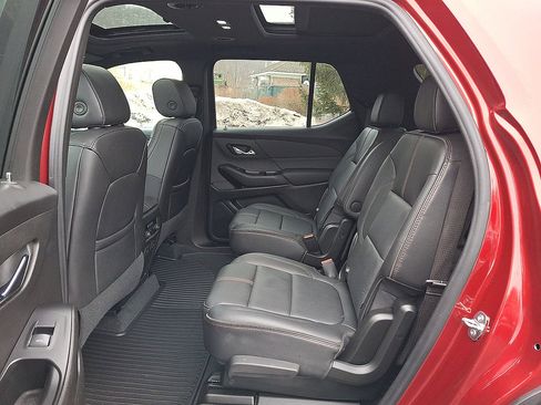 Used 2023 Chevrolet Traverse RS AWD/4WD image 13