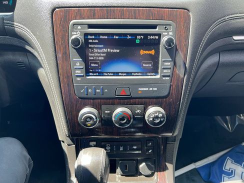 Used 2017 Chevrolet Traverse LT w/ Style and Technology Package FWD image 19