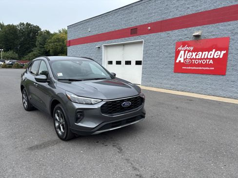 Used 2025 Ford Escape ST-Line Select AWD/4WD image 1
