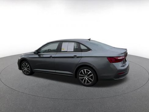 Used 2025 Volkswagen Jetta SE image 10