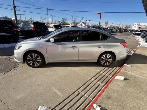 Used 2017 Nissan Sentra SL w/ SL Premium Technology Package FWD image 10