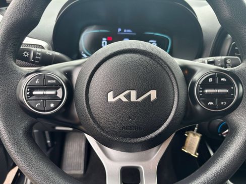 Used 2025 Kia Soul LX w/ LX Technology Package FWD image 25